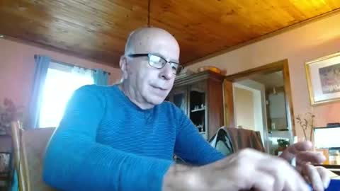 Snapshot of mauriceandre chatting on December 16, 4:05 pm Maurice online show from December 16, 4:05 pm