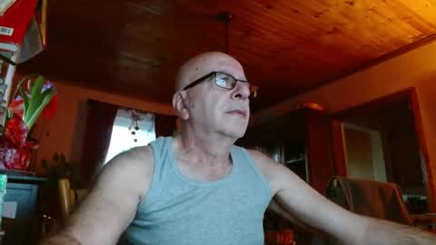 Snapshot of mauriceandre chatting on December 26, 12:27 pm Maurice online show from December 26, 12:27 pm