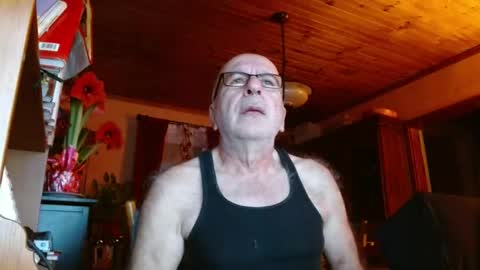 Snapshot of mauriceandre chatting on January 4, 10:49 am Maurice online show from January 4, 10:49 am