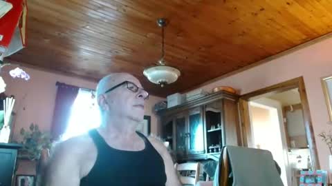 Snapshot of mauriceandre chatting on March 11, 1:45 pm Maurice online show from March 11, 1:45 pm