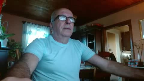 Snapshot of mauriceandre chatting on October 1, 12:22 pm Maurice online show from October 1, 12:22 pm