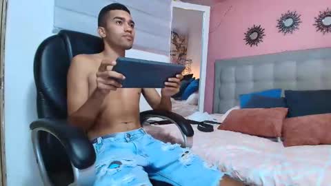 Snapshot of mauricio_smiith chatting on February 28, 2:45 am MAURICIO online show from February 28, 2:45 am