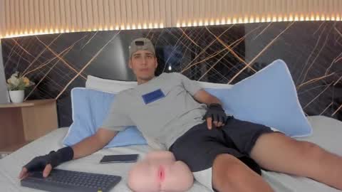 mauro_boy online show from May 30, 8:28 pm