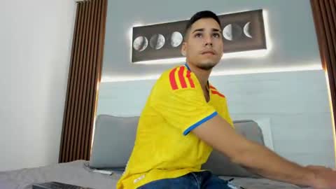mauro_boy online show from June 27, 7:08 pm