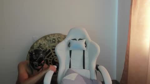 max__b online show from March 10, 6:12 pm