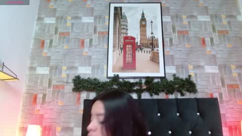 Max  Ashley online show from January 4, 6:40 pm