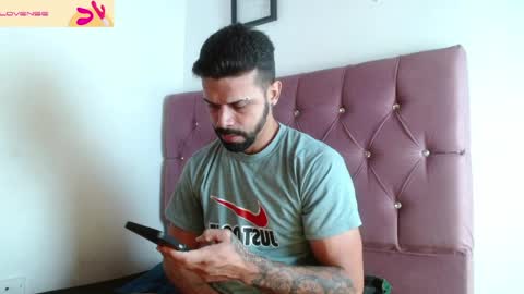 Max  Ashley online show from April 8, 1:33 pm