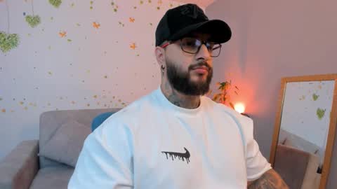 Snapshot of max_dic1 chatting on November 1, 1:40 am max D. online show from November 1, 1:40 am