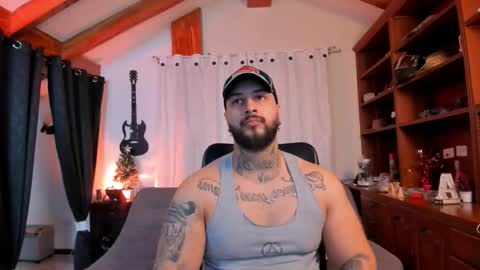 Snapshot of max_dic1 chatting on November 20, 2:23 am max D. online show from November 20, 2:23 am