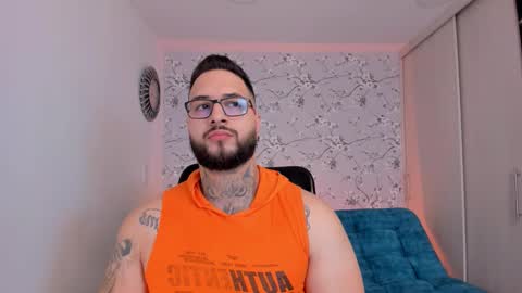 Snapshot of max_dic1 chatting on February 15, 1:41 pm max D. online show from February 15, 1:41 pm