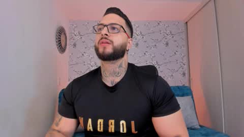 Snapshot of max_dic1 chatting on February 25, 11:42 am max D. online show from February 25, 11:42 am