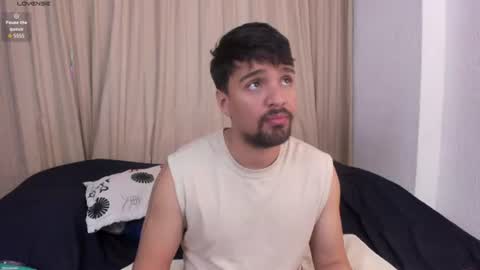 Snapshot of max_ed chatting on June 14, 4:58 am edward online show from June 14, 4:58 am