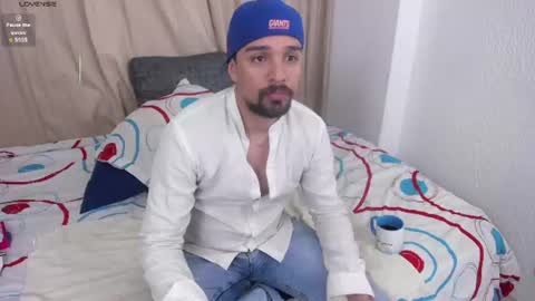 Snapshot of max_ed chatting on June 23, 12:03 pm edward online show from June 23, 12:03 pm