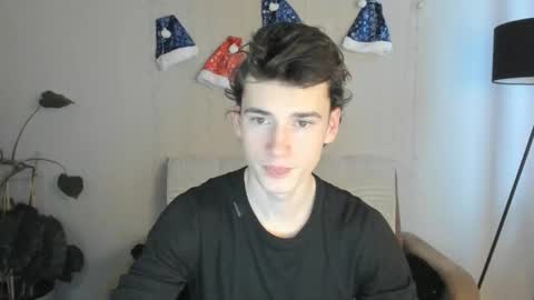 Snapshot of max_foks chatting on January 6, 6:39 am Max online show from January 6, 6:39 am