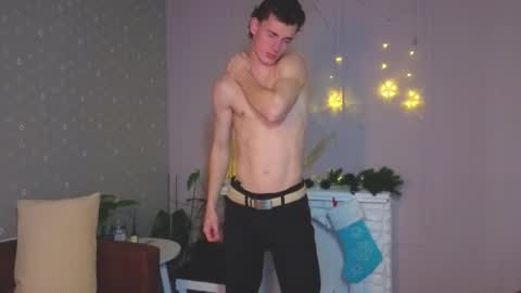 Snapshot of max_foks chatting on January 9, 7:44 am Max online show from January 9, 7:44 am