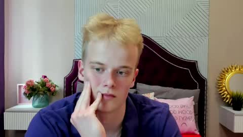 Snapshot of max_foks chatting on May 14, 10:00 am Max online show from May 14, 10:00 am