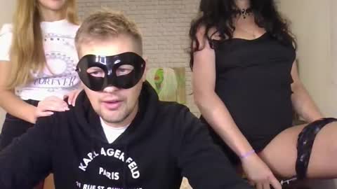 Max  Aliya online show from October 27, 8:40 am