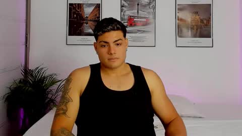 Snapshot of max_miuller chatting on October 16, 2:45 am MAX MIULLER online show from October 16, 2:45 am