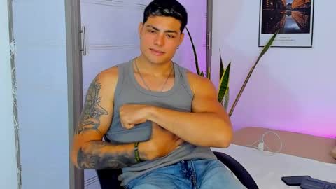 Snapshot of max_miuller chatting on October 21, 2:01 am MAX MIULLER online show from October 21, 2:01 am