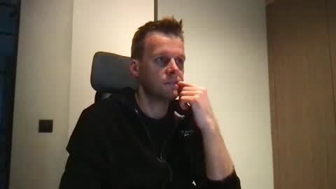 Snapshot of max_straight_1 chatting on December 6, 7:43 am Max take off clothes online show from December 6, 7:43 am