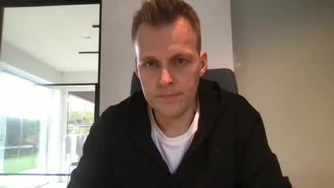 Snapshot of max_straight_1 chatting on December 19, 11:50 am Max take off clothes online show from December 19, 11:50 am