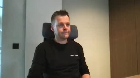 Snapshot of max_straight_1 chatting on December 31, 2:14 pm Max take off clothes online show from December 31, 2:14 pm