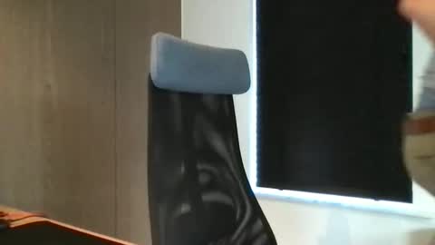 Snapshot of max_straight_1 chatting on January 31, 10:20 am Max take off clothes online show from January 31, 10:20 am