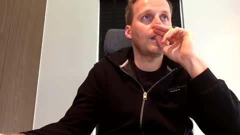 Snapshot of max_straight_1 chatting on February 20, 10:37 am Max take off clothes online show from February 20, 10:37 am