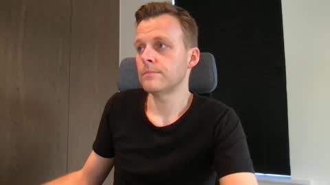 Snapshot of max_straight_1 chatting on February 21, 7:56 am Max take off clothes online show from February 21, 7:56 am