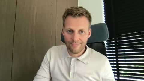 Snapshot of max_straight_1 chatting on October 2, 10:55 am Max take off clothes online show from October 2, 10:55 am