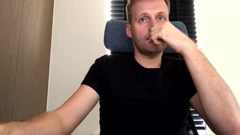 Snapshot of max_straight_1 chatting on November 7, 9:09 am Max take off clothes online show from November 7, 9:09 am