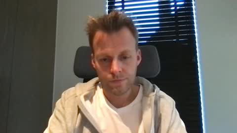 Snapshot of max_straight_1 chatting on November 23, 12:27 pm Max take off clothes online show from November 23, 12:27 pm