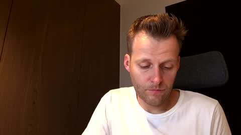 Snapshot of max_straight_1 chatting on December 16, 7:57 am Max take off clothes online show from December 16, 7:57 am