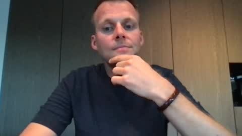 Max take off clothes online show from August 5, 6:55 pm