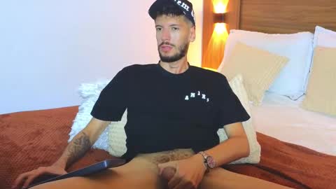 Snapshot of max_tayloor chatting on December 21, 9:16 am Max Taylor online show from December 21, 9:16 am