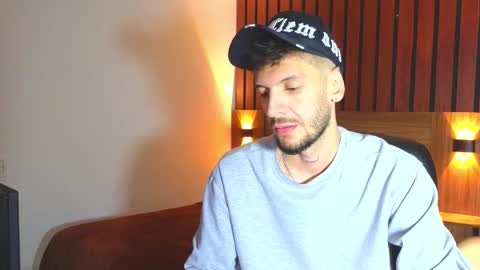 Snapshot of max_tayloor chatting on January 17, 2:27 am Max Taylor online show from January 17, 2:27 am