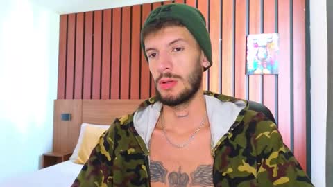 Snapshot of max_tayloor chatting on February 5, 8:24 pm Max Taylor online show from February 5, 8:24 pm