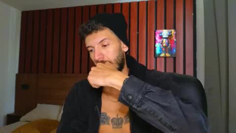 Snapshot of max_tayloor chatting on February 6, 9:07 pm Max Taylor online show from February 6, 9:07 pm