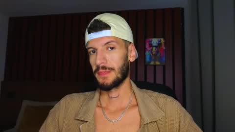 Snapshot of max_tayloor chatting on February 7, 10:46 pm Max Taylor online show from February 7, 10:46 pm