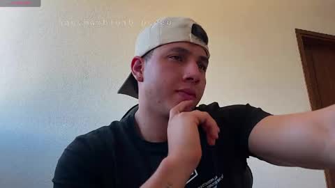 max_valiant1 online show from May 31, 7:26 pm