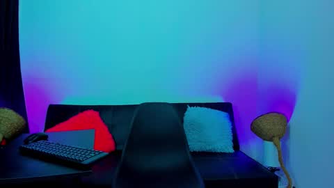 MAX     online show from October 18, 5:35 pm