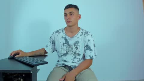 MAX     online show from May 18, 3:13 am