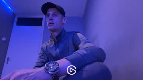 Snapshot of maxbose666 chatting on February 17, 6:48 pm Max online show from February 17, 6:48 pm