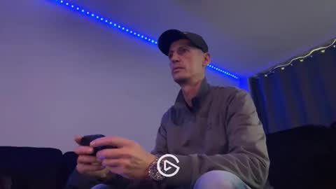 Snapshot of maxbose666 chatting on November 1, 11:01 am Max online show from November 1, 11:01 am