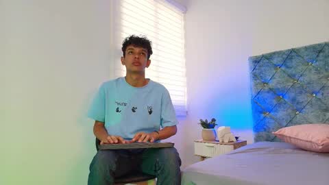 M A X F R O S T   online show from December 21, 7:10 pm