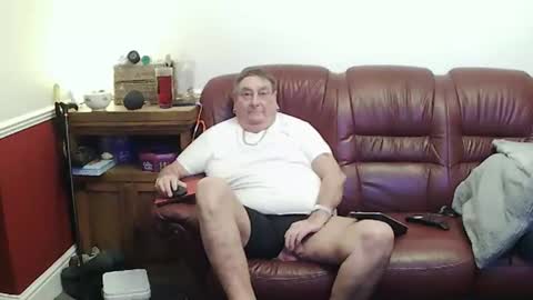 MAX online show from April 14, 9:43 pm