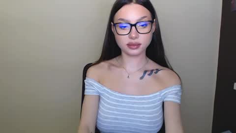 Snapshot of maxi_sweetheart chatting on December 14, 1:27 pm Joanna online show from December 14, 1:27 pm