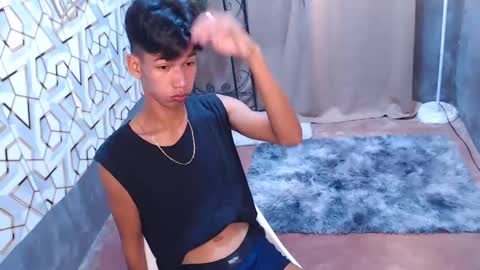 Snapshot of maxiebunny99 chatting on February 4, 3:47 pm Reyn online show from February 4, 3:47 pm