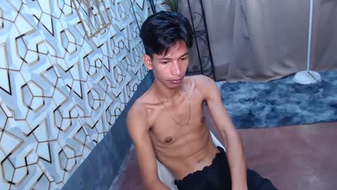 Snapshot of maxiebunny99 chatting on February 12, 11:51 pm Reyn online show from February 12, 11:51 pm