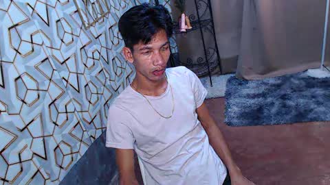 Snapshot of maxiebunny99 chatting on February 16, 1:49 pm Reyn online show from February 16, 1:49 pm